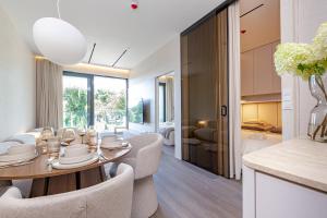 Omega Lake Prestige # 5 Private Pool & Jacuzzi & Sauna & Gym & Lake Access