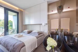 Omega Lake Prestige # 5 Private Pool & Jacuzzi & Sauna & Gym & Lake Access