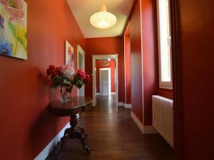 Maisons de vacances Mansion in Champvert with Pond View Terrace : photos des chambres
