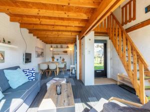 Holiday Home near Beach with Pool Access