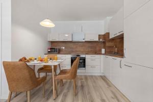 Be a neighbour to a President