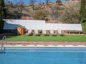 Spacious Cottage with Pool