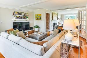 1 Mi to Vineyard Serene Berkshires Country Escape