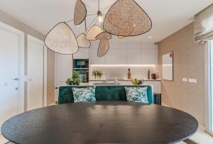 Modern Apt with Pool near Banús