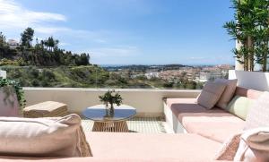 Modern Apt with Pool near Banús