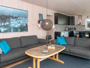6 person holiday home in Ebeltoft-By Traum
