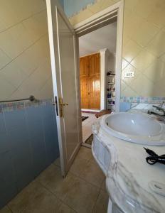 Golden sunny central room in the heart of degla el maadi