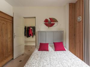 Maisons de vacances Holiday Home in Cuzy with Pool and BBQ : photos des chambres