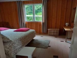 Maisons de vacances Holiday Home in Cuzy with Pool and BBQ : photos des chambres