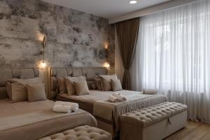 Eden Central Boutique Suites - Garden & Spacious Apartments