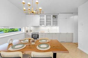 Shiny Stay with Balcony & Private Parking