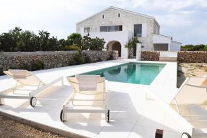The essence of Menorca in a unique country house