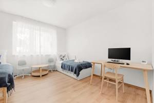 Bright Design City Loft with Balcony