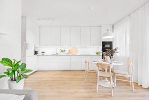 Bright Design City Loft with Balcony