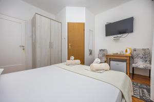 Double bedroom in center