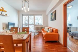 Cosy flat close to central