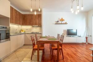 Cosy flat close to central