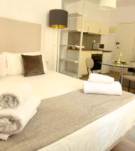 Valencia Bella Flats