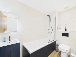 Modern Townhouse Sleeps 6