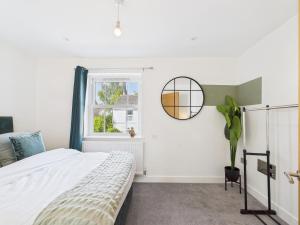 Modern Townhouse Sleeps 6