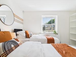 Modern Townhouse Sleeps 6