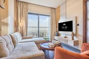 STAY BY LATINEM Luxury 1BR Holiday Home CB 1008 Near Burj Khalifa