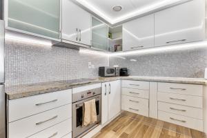 Stunning 2BR with Canal Views in Dubai Marina