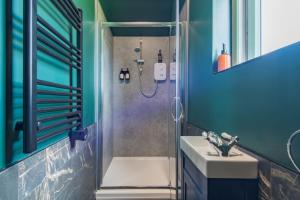 Goldings by Bloom Stays