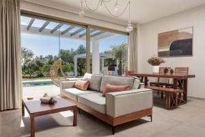 Metis by Vintage Travel