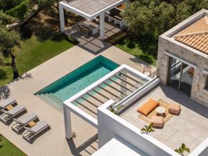 Metis by Vintage Travel