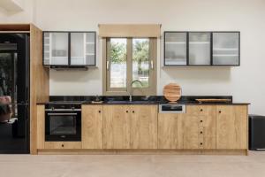 Metis by Vintage Travel