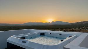 Evnia Romantic Winter Retreat Private Hot Tub Fireplace