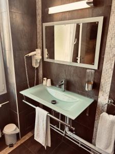 Hotels Logis Hotel Saint Martin : photos des chambres