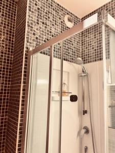 Hotels Logis Hotel Saint Martin : Chambre Standard avec Douche