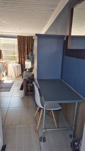 44 on Ennis Guest Lodge and Restaurant -