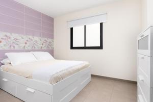 Home2Book Modern Apartment Near Playa del Pozo