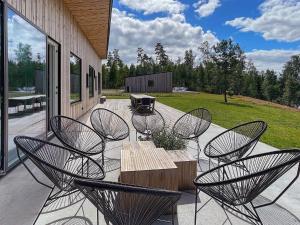 Spacious Lakeside Villa with Sauna