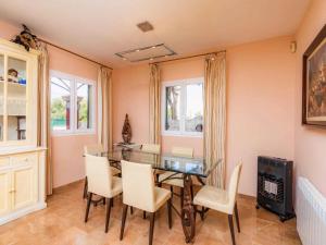 Tranquil Villa Stay in Tolleric