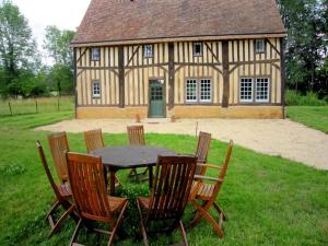 Historic Home Saint-Aignan by Lake