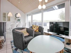 8 person holiday home in Brovst-By Traum