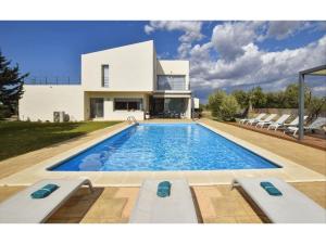 Country House in Binissalem with Pool