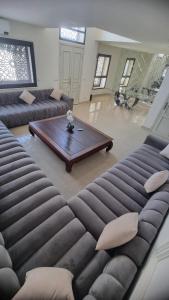 villa pools bbq lounge