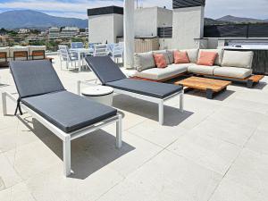 Penthouse with hot tub located close to Selwo