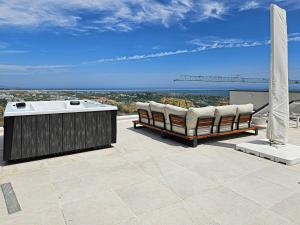 Penthouse with hot tub located close to Selwo