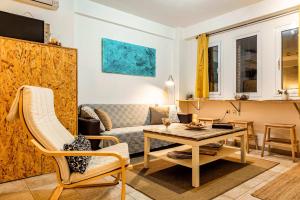 Downtown Central Suite with Private Parking