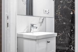 Złota 77 by NYX Apart