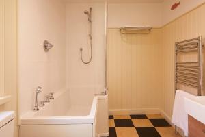 Glasswing Stays Scoresby Cottage