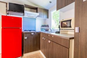 Campings Mobil home dans camping familial piscine : photos des chambres