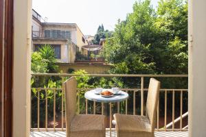 Spacious Oltrarno Apartment with Private Garden