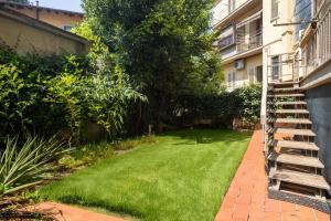 Spacious Oltrarno Apartment with Private Garden